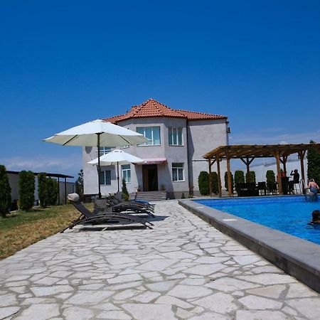 Ossanna Hotel Erevan Esterno foto